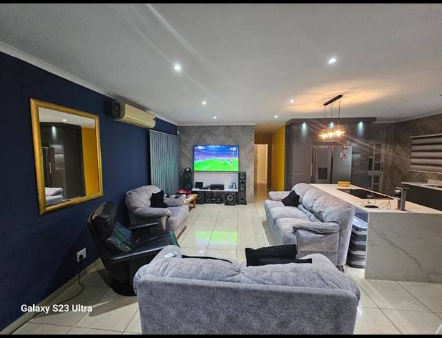 3 BEDROOM HOUSE FOR SALE IN CENTENARY PARK